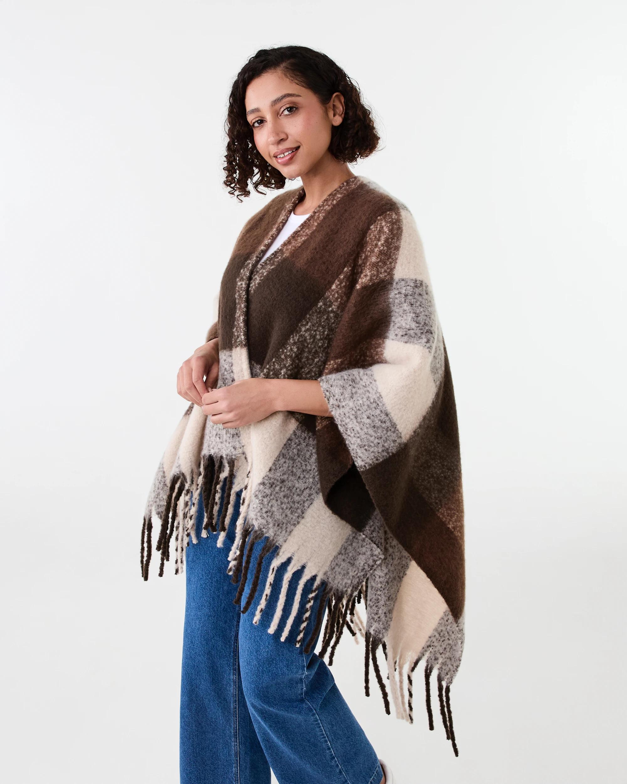 4 Fluffy Wrap Scarf Fudge Chck, 4 of 6