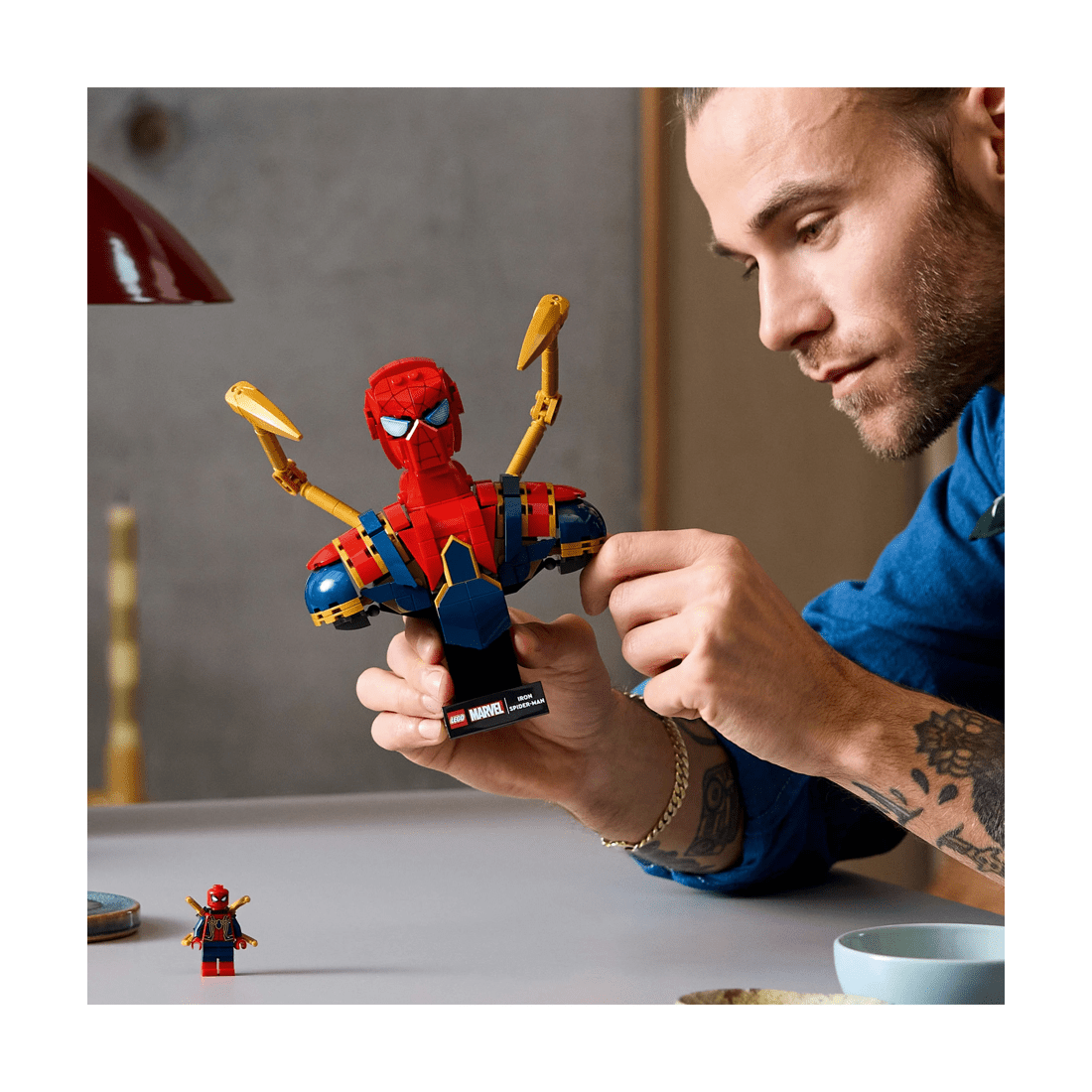 9 LEGO Super Heroes Iron Spider-Man Bust 76326, 9 of 10