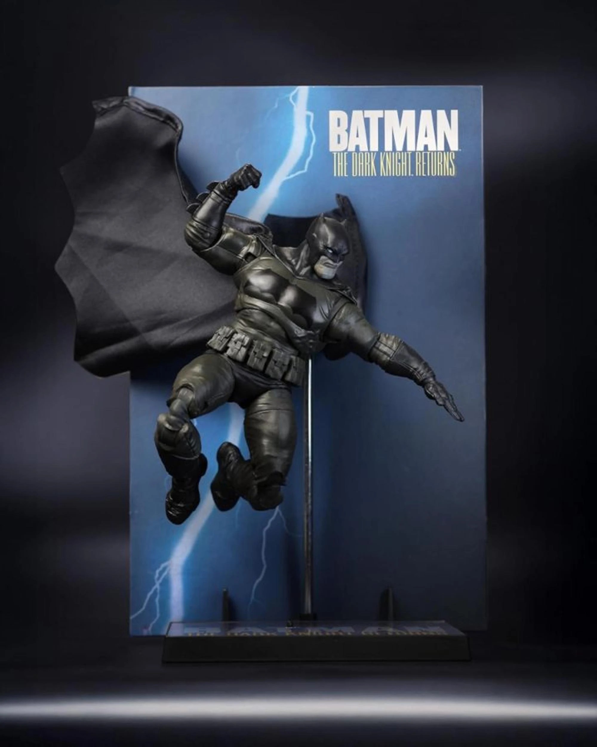8 DC Multiverse Cover Recreations Batman The Dark Knight Returns Gold Label 7 Inch Figure, 8 of 10