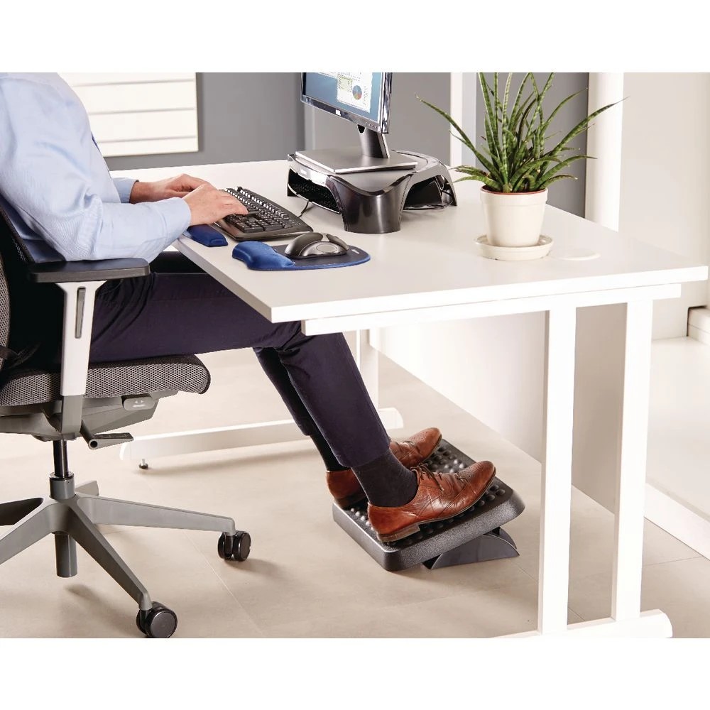 5 Fellowes Adjustable Footrest Black, 5 of 5
