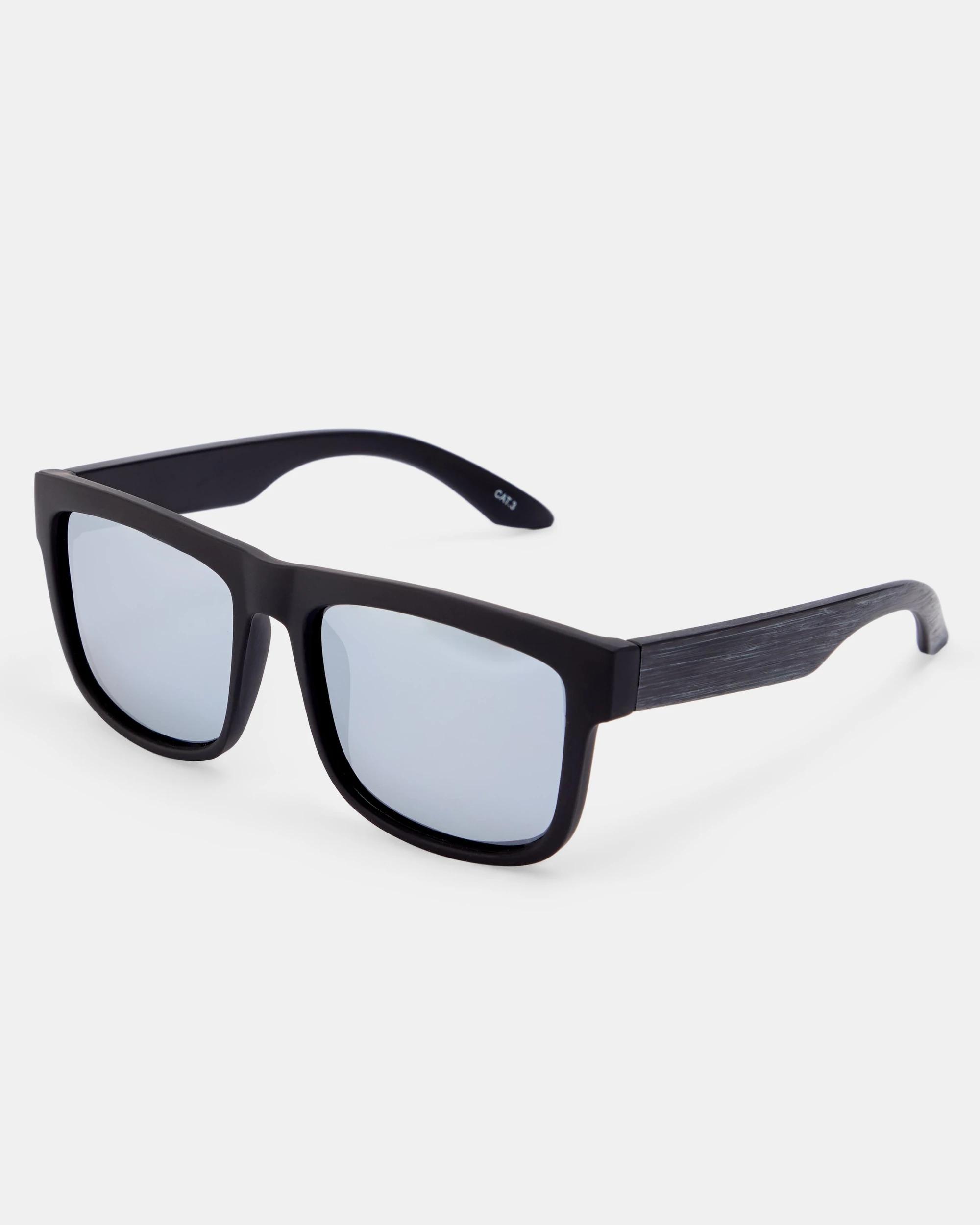 2 D-Frame Sunglasses Black, 2 of 5
