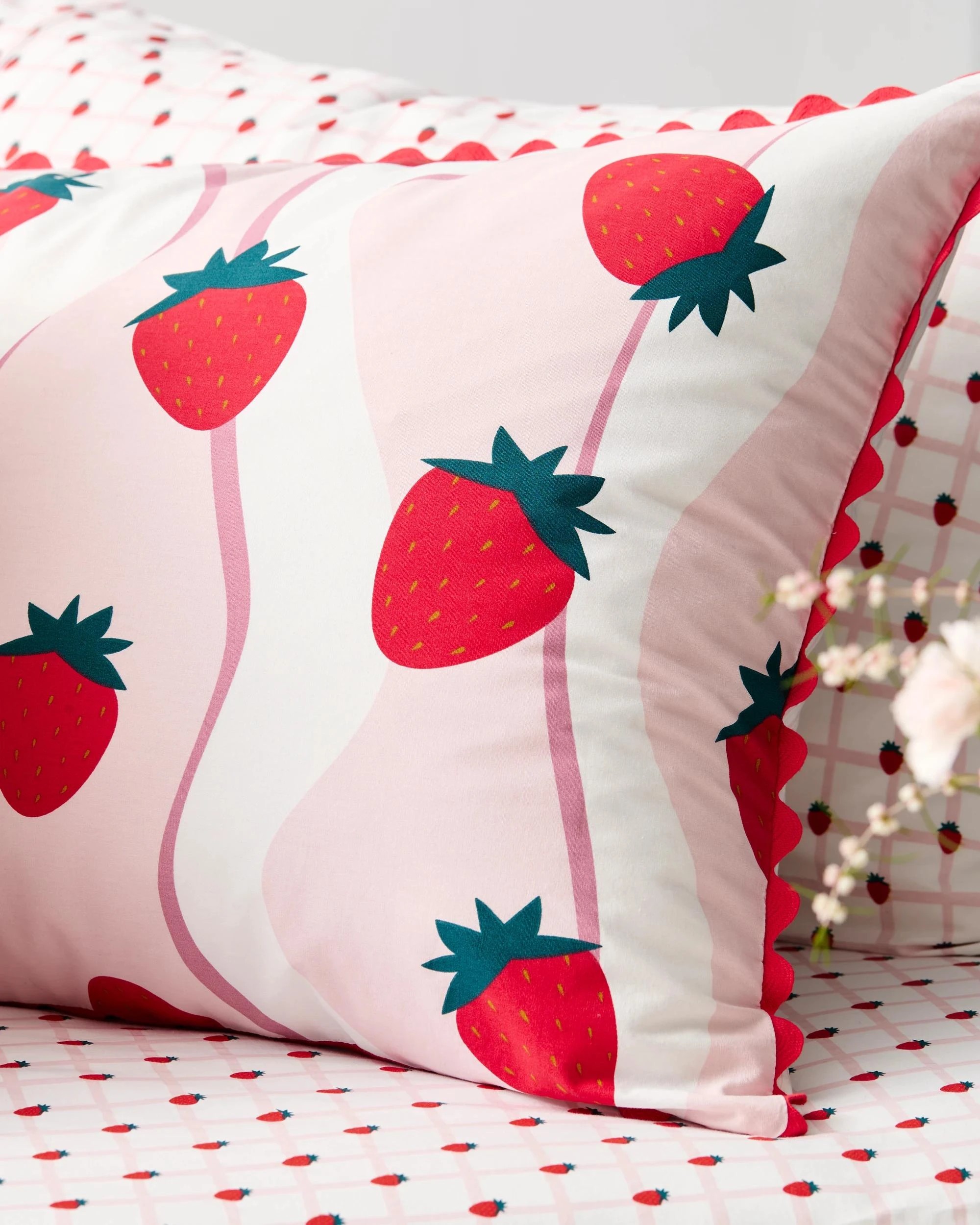 4 Target Strawberry Textured Australian Cotton Kids Quilt Cover Set - Single Bed - Pink, 4 of 8