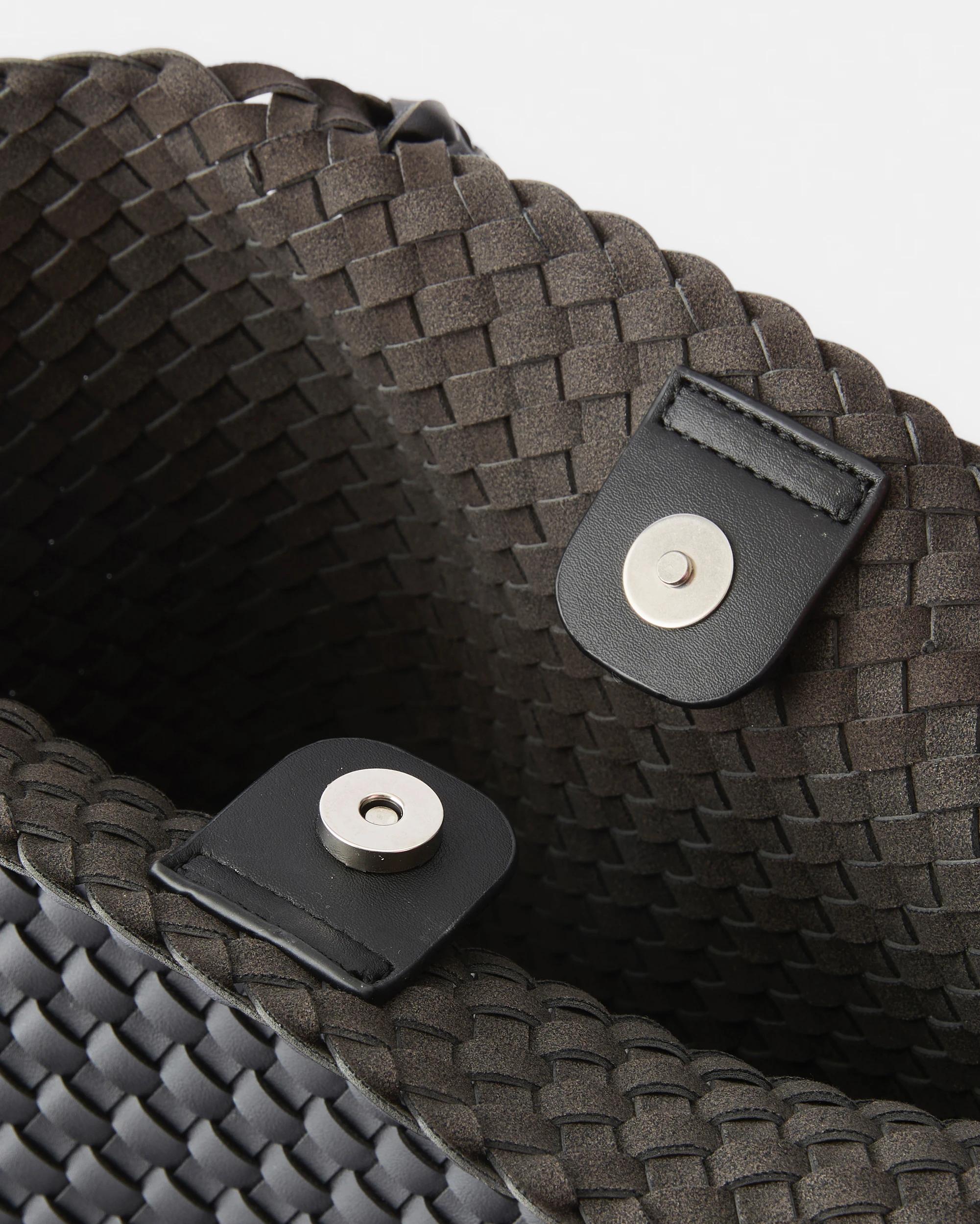 4 True Weave Tote Bag Black, 4 of 5