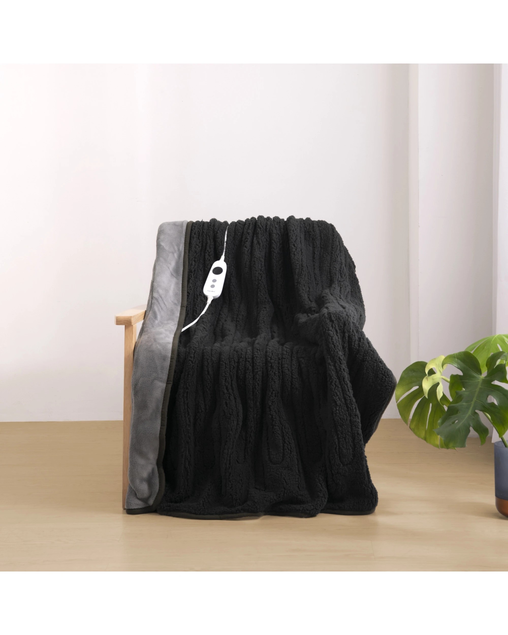 1 Dreamaker Eve Reversible Sherpa & Coral Fleece Heated Throw 130x160cm - Charcoal and Silver, 1 of 7