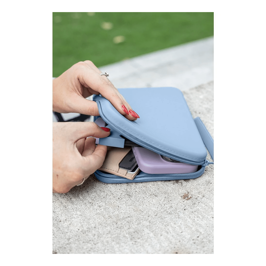 2 Strapsicle Clutch for Kindle Bondi Blue, 2 of 3