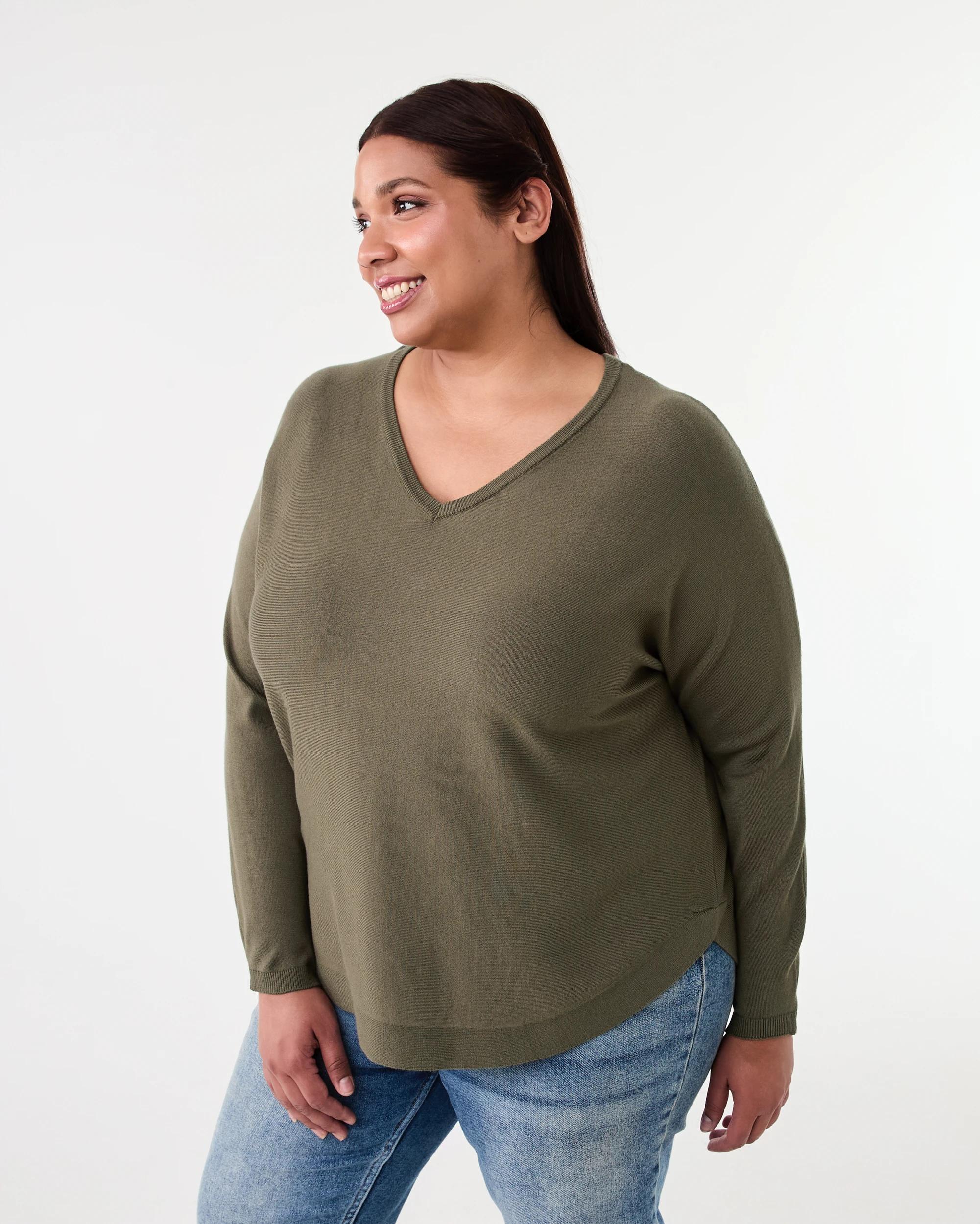 2 Curve Lightweight V-Neck Jumper Deep Olive, 2 of 6