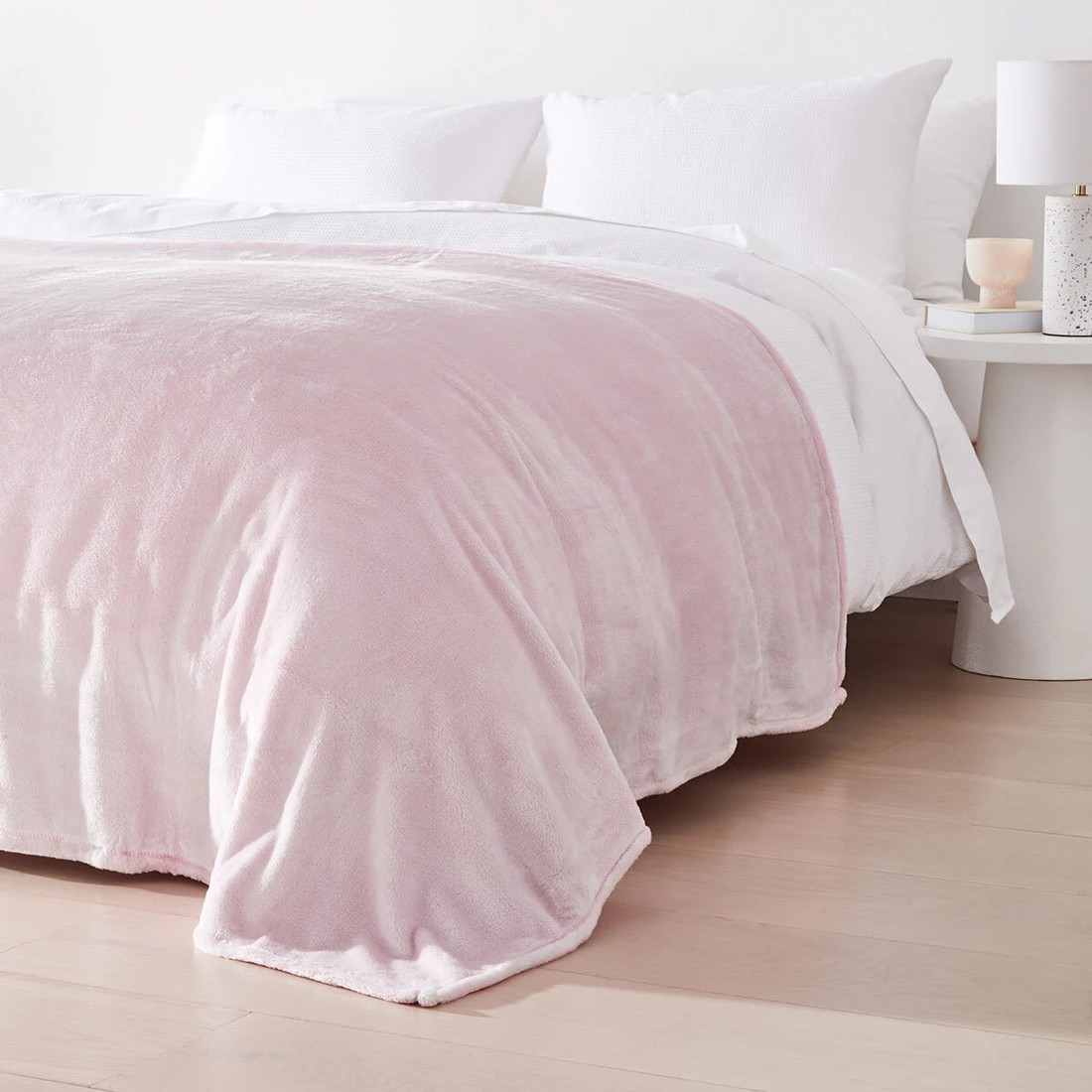 3 Plush Blanket - Single Bed, Pink, 3 of 5